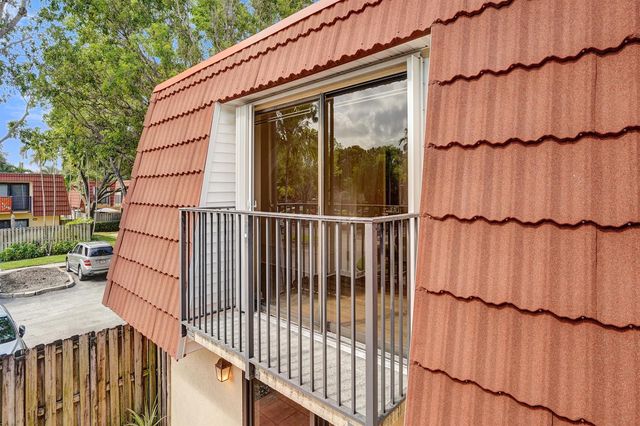 9951 NW 6th Court, Plantation, FL 33324
