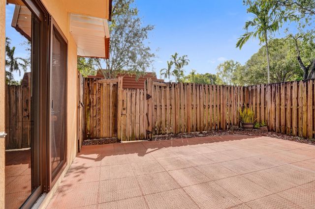9951 NW 6th Court, Plantation, FL 33324