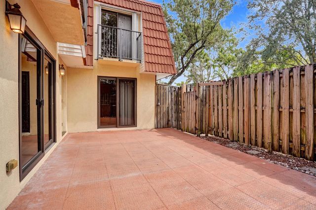 9951 NW 6th Court, Plantation, FL 33324