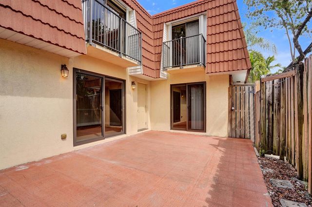 9951 NW 6th Court, Plantation, FL 33324
