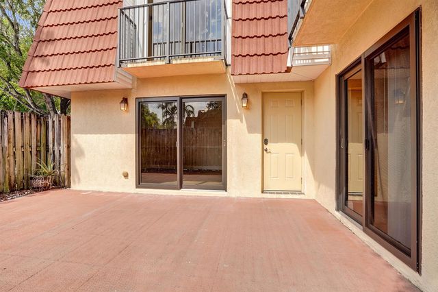 9951 NW 6th Court, Plantation, FL 33324