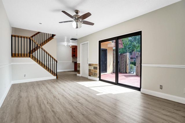9951 NW 6th Court, Plantation, FL 33324