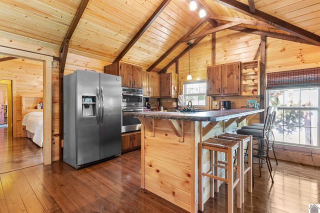 89 Oakley Dr, Cadiz, KY 42211