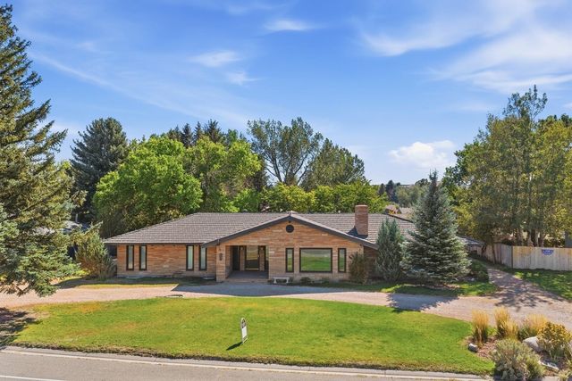 914 Skyline Dr, Cody, WY 82414 property photo