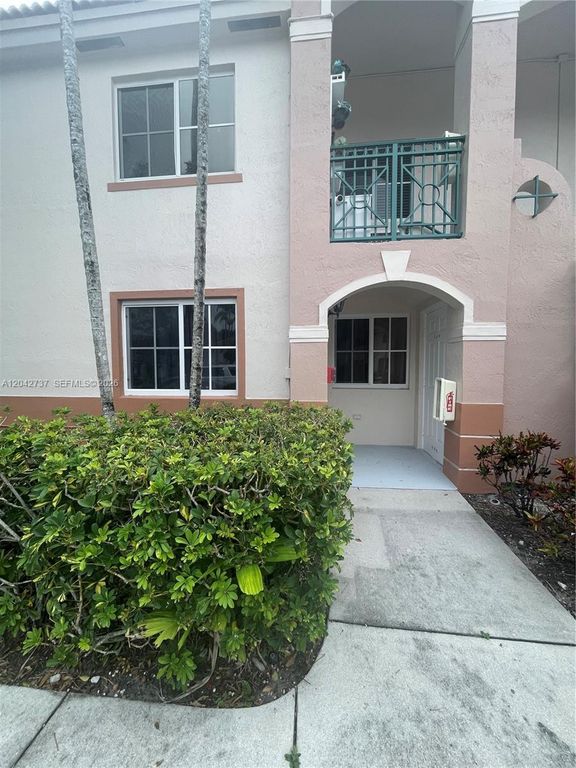 2151 NW 77th Way 102, Pembroke Pines, FL 33024
