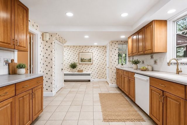 21 Whittlesey Rd, Newton, MA 02459