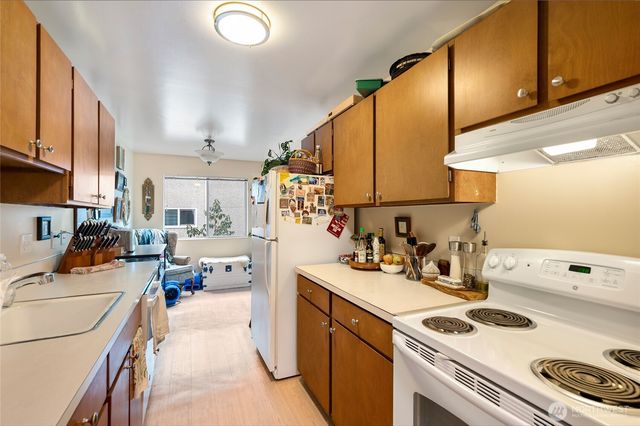 11521 Greenwood Avenue N, Seattle, WA 98133