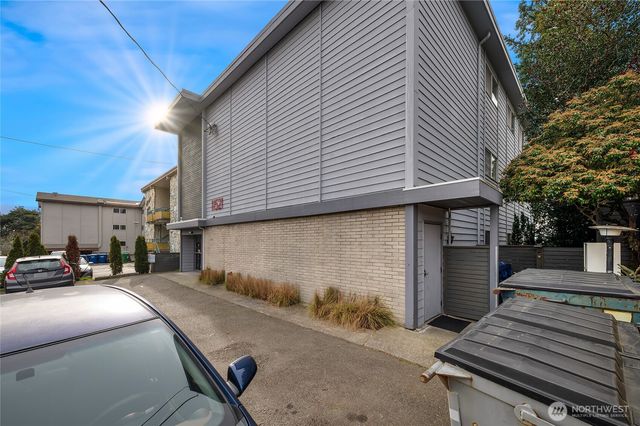 11521 Greenwood Avenue N, Seattle, WA 98133