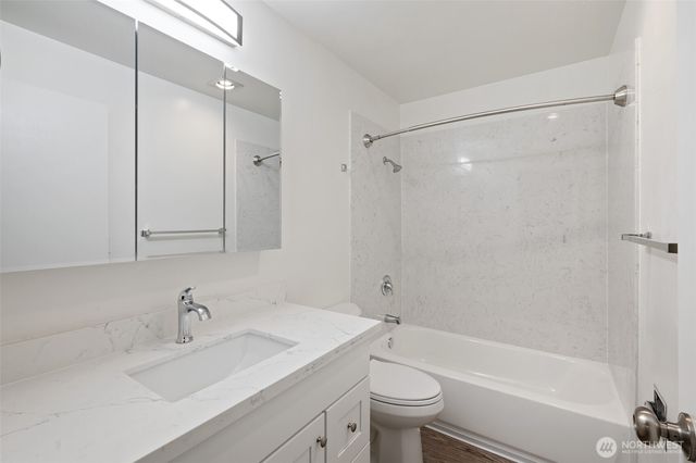 11521 Greenwood Avenue N, Seattle, WA 98133