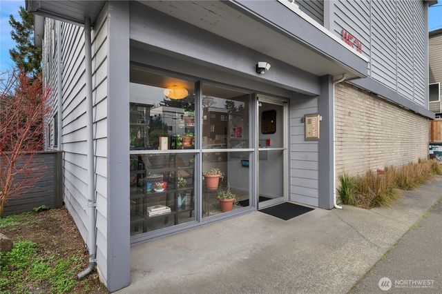 11521 Greenwood Avenue N, Seattle, WA 98133