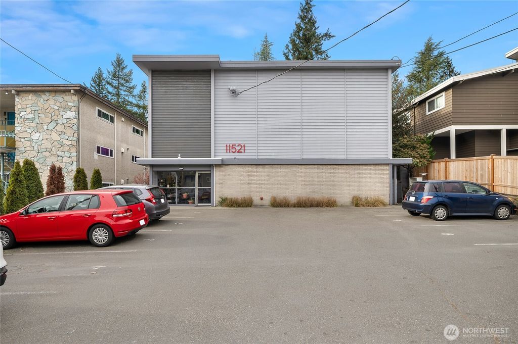 11521 Greenwood Avenue N, Seattle, WA 98133
