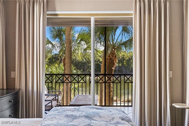 2864 Tiburon BLVD E 102, Naples, FL 34109