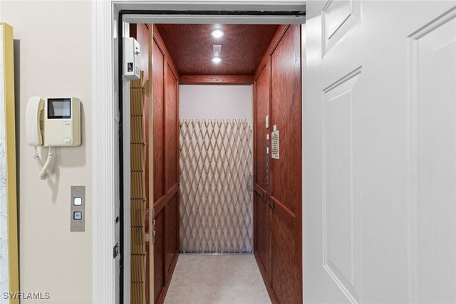 2864 Tiburon BLVD E 102, Naples, FL 34109