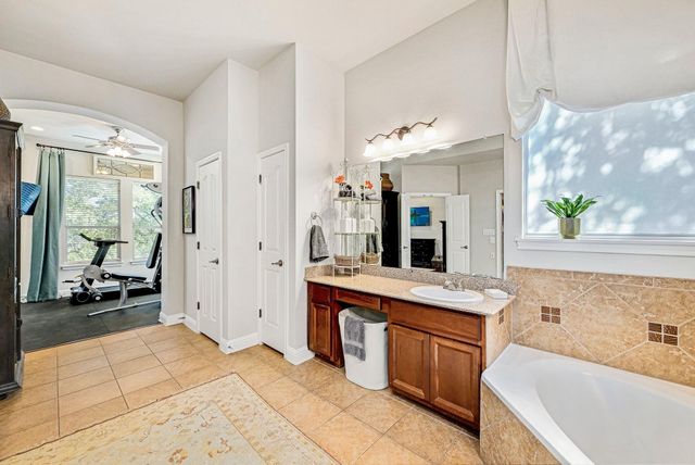 7112 Via Correto DR, Austin, TX 78749