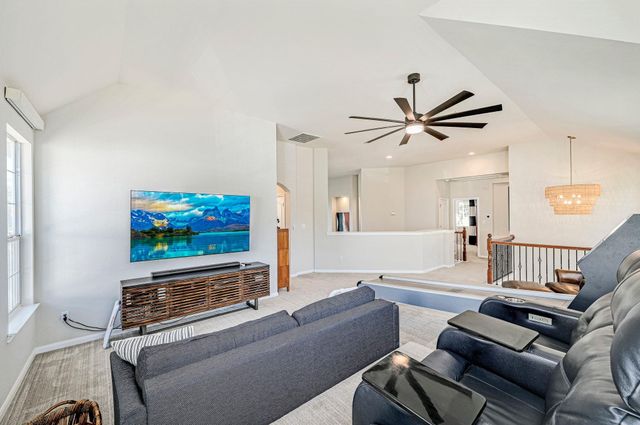 7112 Via Correto DR, Austin, TX 78749