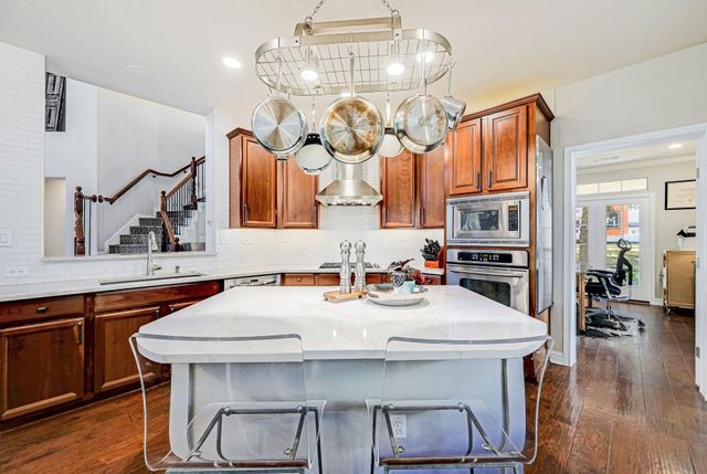 7112 Via Correto DR, Austin, TX 78749