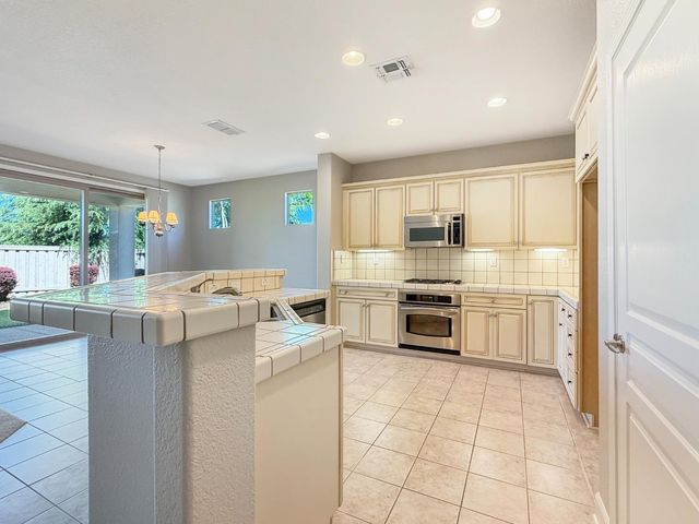 212 Quail Covey Ct, Lincoln, CA 95648