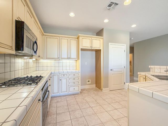 212 Quail Covey Ct, Lincoln, CA 95648