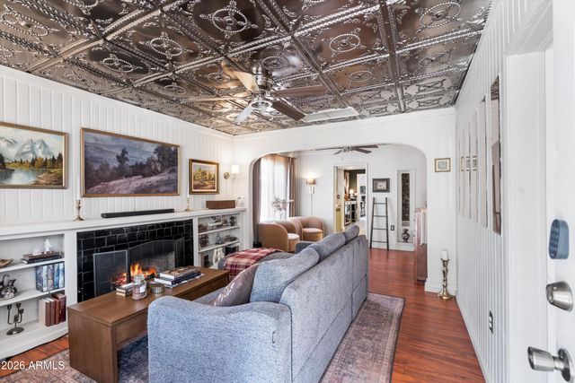 5619 W GARDENIA Avenue, Glendale, AZ 85301