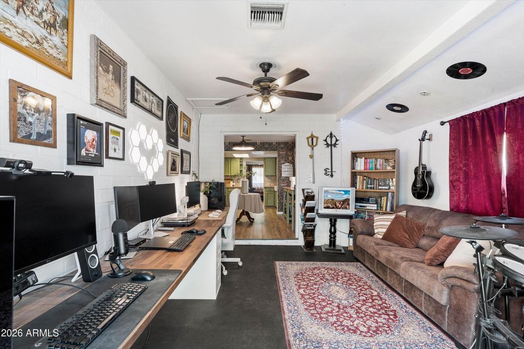 Image 16 of property listing at 5619 W GARDENIA Avenue, Glendale, AZ 85301