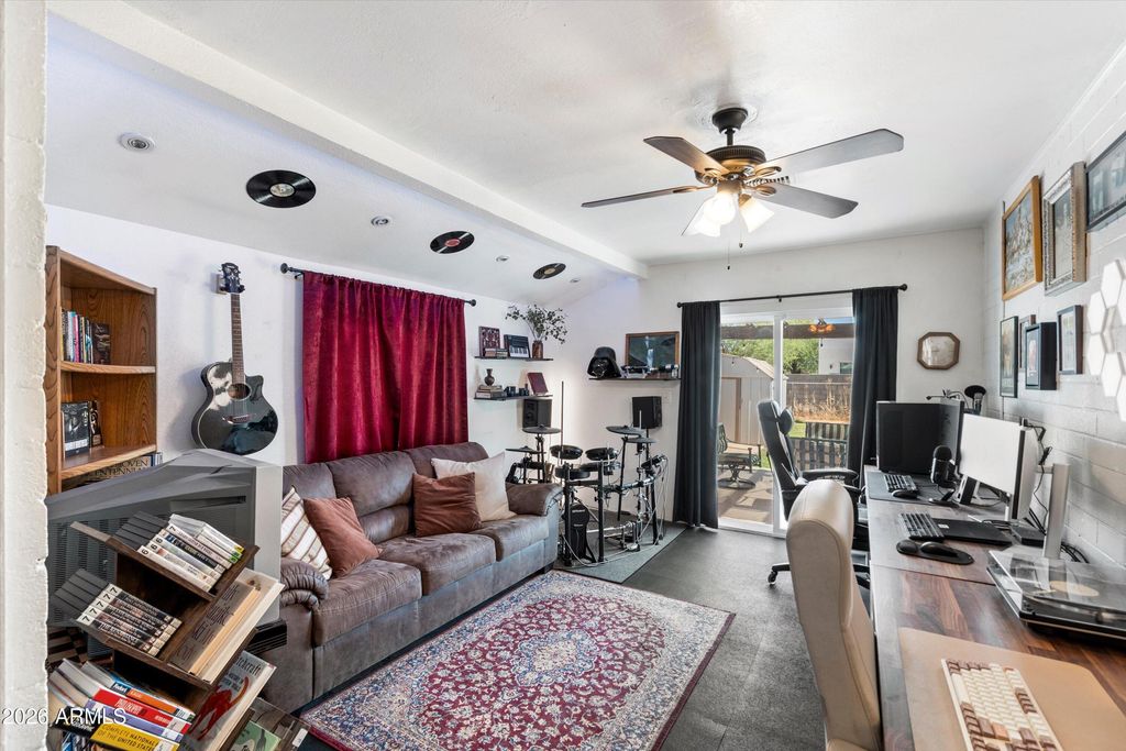 Image 17 of property listing at 5619 W GARDENIA Avenue, Glendale, AZ 85301