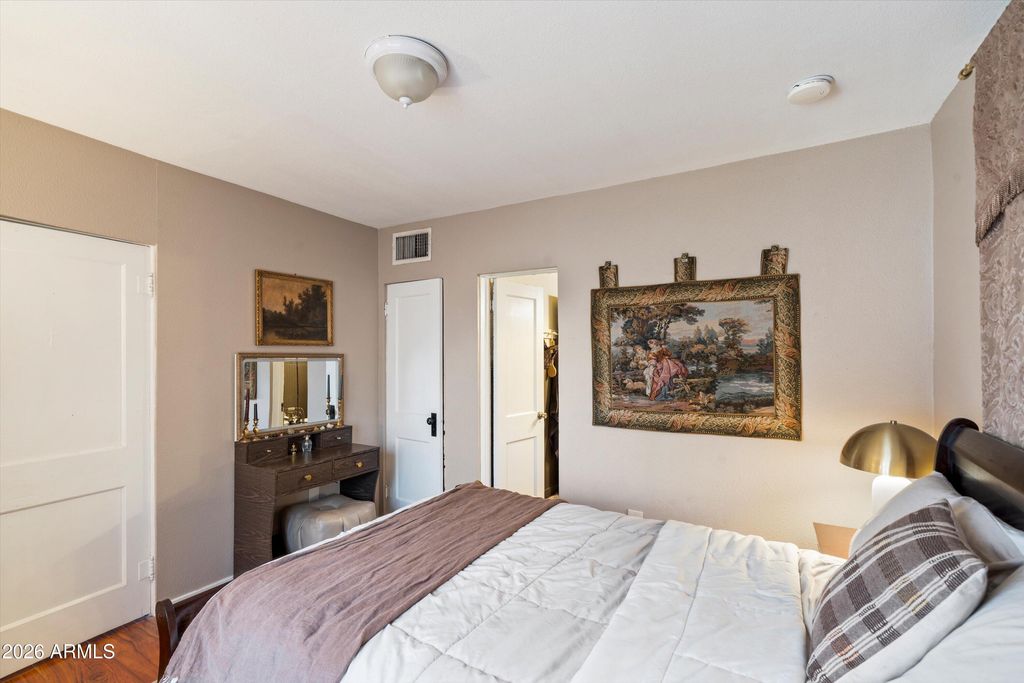Image 19 of property listing at 5619 W GARDENIA Avenue, Glendale, AZ 85301