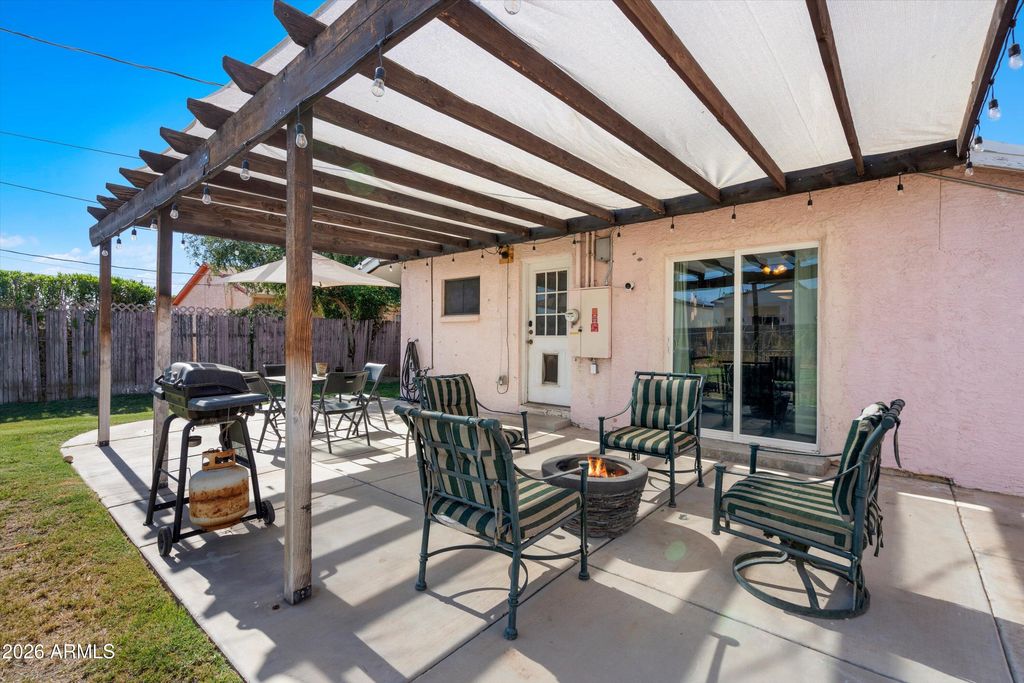 Image 30 of property listing at 5619 W GARDENIA Avenue, Glendale, AZ 85301