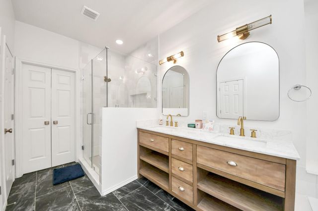 7130 Glenwood Dr, Sugar Land, TX 77479