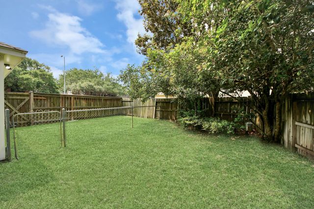 7130 Glenwood Dr, Sugar Land, TX 77479