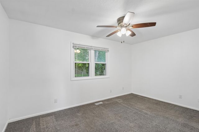 817 E Hackley Avenue, Des Moines, IA 50315