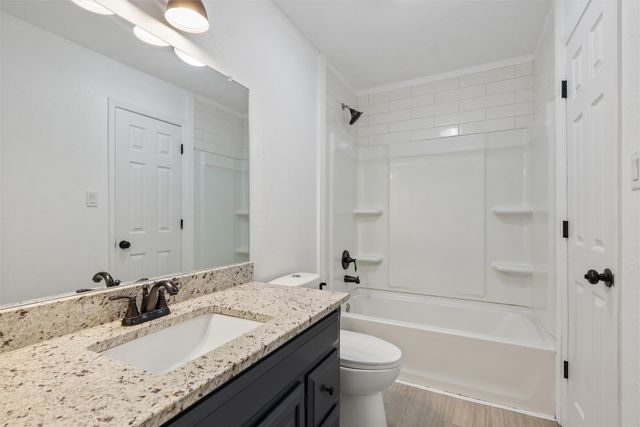 817 E Hackley Avenue, Des Moines, IA 50315