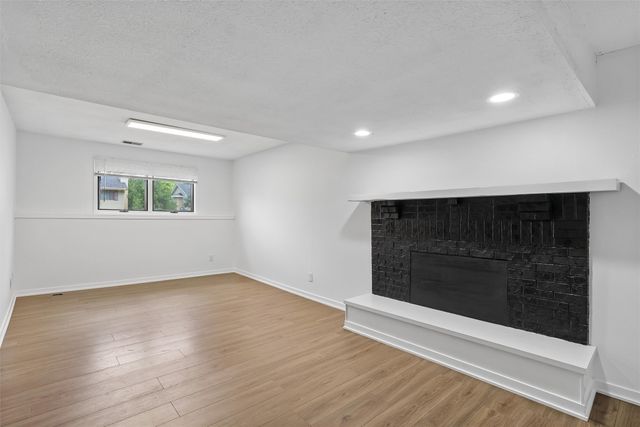 817 E Hackley Avenue, Des Moines, IA 50315