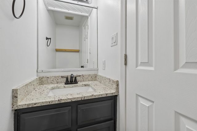 817 E Hackley Avenue, Des Moines, IA 50315