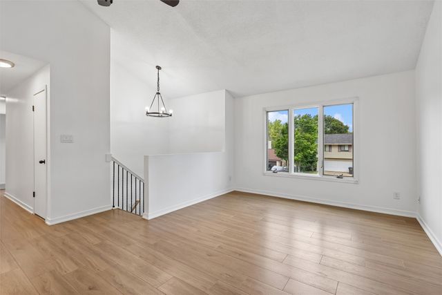 817 E Hackley Avenue, Des Moines, IA 50315