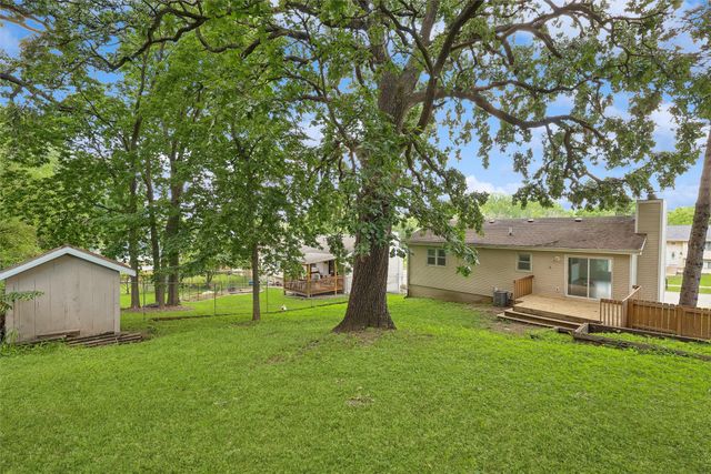 817 E Hackley Avenue, Des Moines, IA 50315