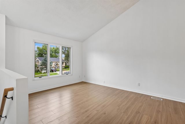817 E Hackley Avenue, Des Moines, IA 50315