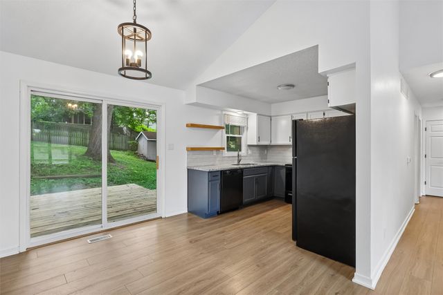 817 E Hackley Avenue, Des Moines, IA 50315