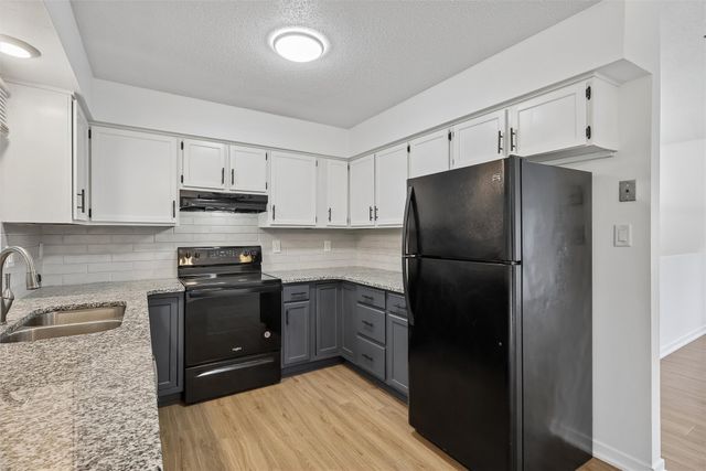 817 E Hackley Avenue, Des Moines, IA 50315