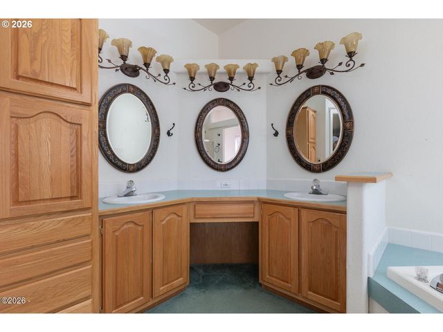 4625 Ne VOYAGE Ave, Lincoln City, OR 97367