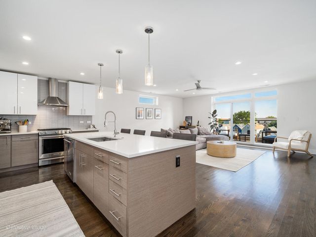 2707 W BELMONT Avenue 4W, Chicago, IL 60618