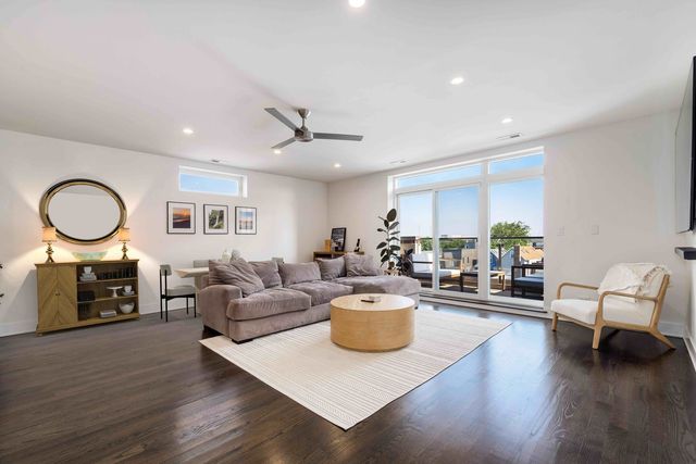 2707 W BELMONT Avenue 4W, Chicago, IL 60618