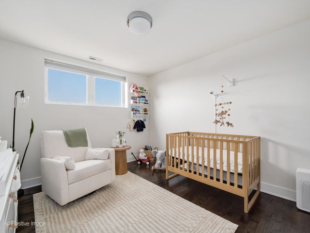 2707 W BELMONT Avenue 4W, Chicago, IL 60618