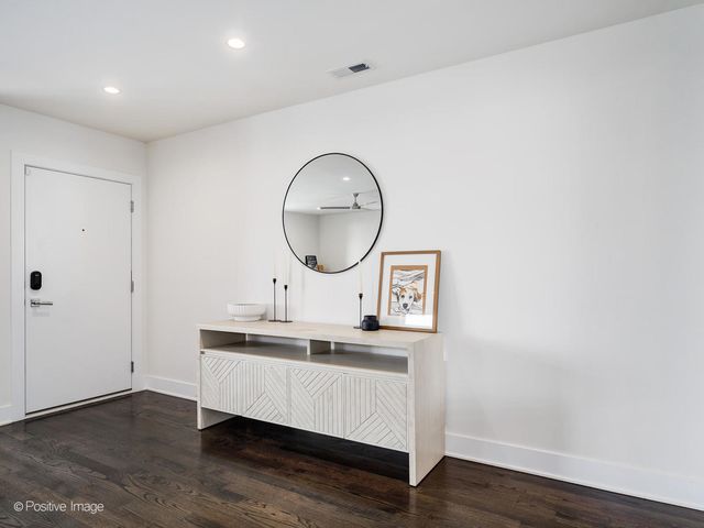 2707 W BELMONT Avenue 4W, Chicago, IL 60618