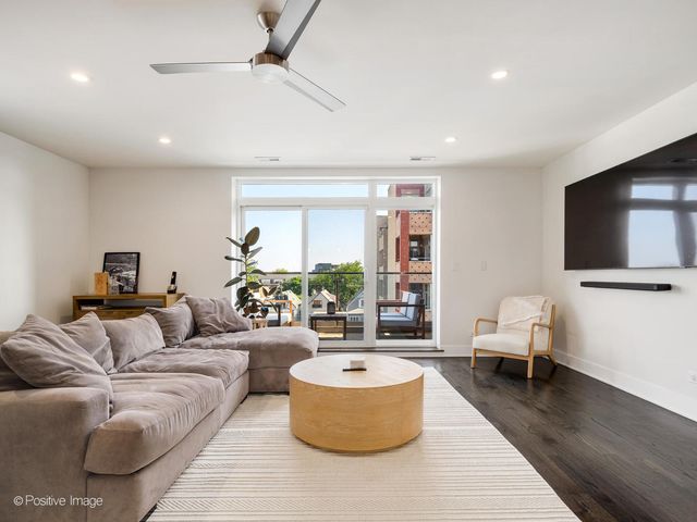 2707 W BELMONT Avenue 4W, Chicago, IL 60618