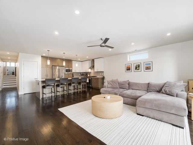 2707 W BELMONT Avenue 4W, Chicago, IL 60618