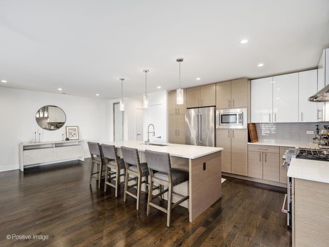 2707 W BELMONT Avenue 4W, Chicago, IL 60618