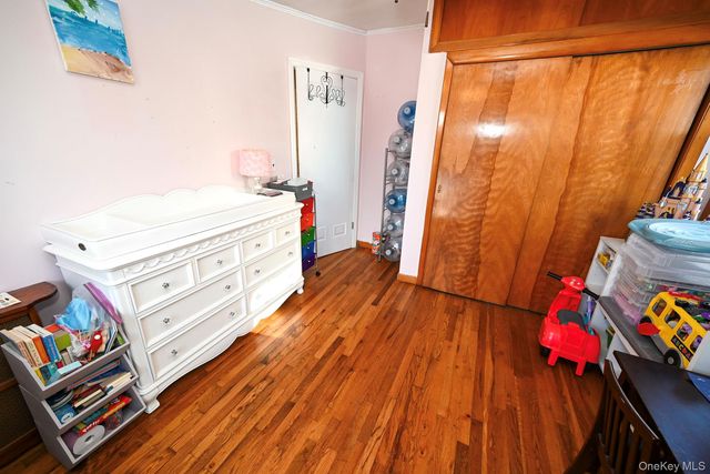 81 Irving Avenue, Floral Park, NY 11001