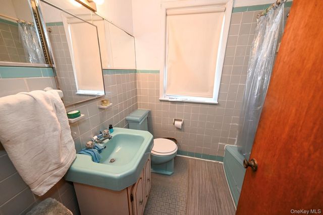 81 Irving Avenue, Floral Park, NY 11001