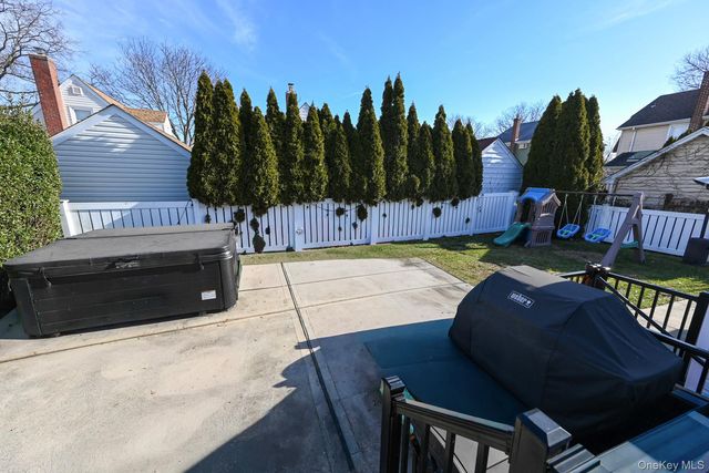 81 Irving Avenue, Floral Park, NY 11001