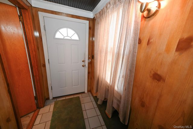 81 Irving Avenue, Floral Park, NY 11001